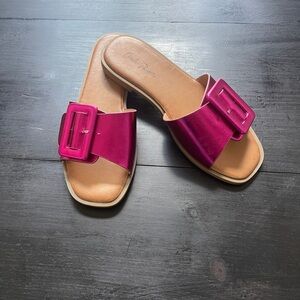 Charlie Paige magenta metallic slide sandals with buckle